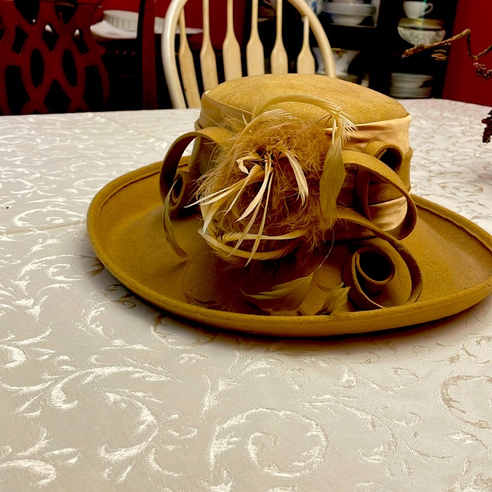 Fall felt women’s dress hat.